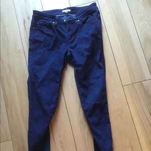 Cute jeans with right amount of stretch.